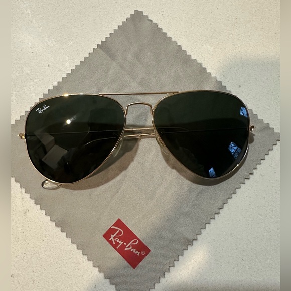 Ray-Ban Classic Aviators - Gold frame/green lenses. - Picture 12 of 12